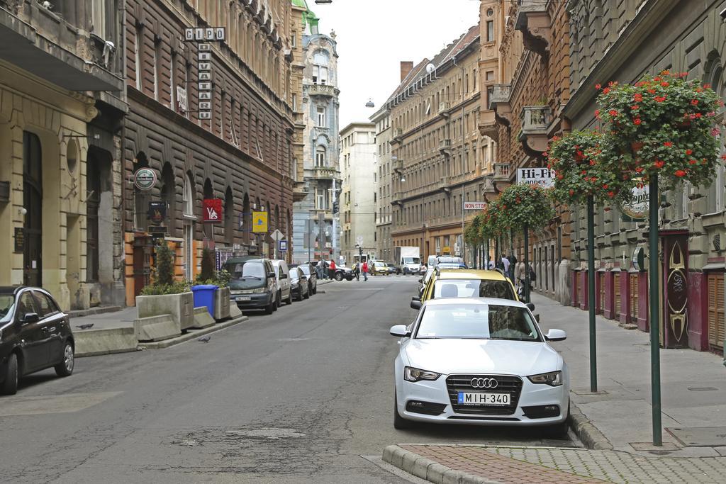 Central Apartment Budapest Bagian luar foto